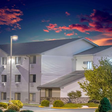 Super 8 By Wyndham Altoona Exterior foto