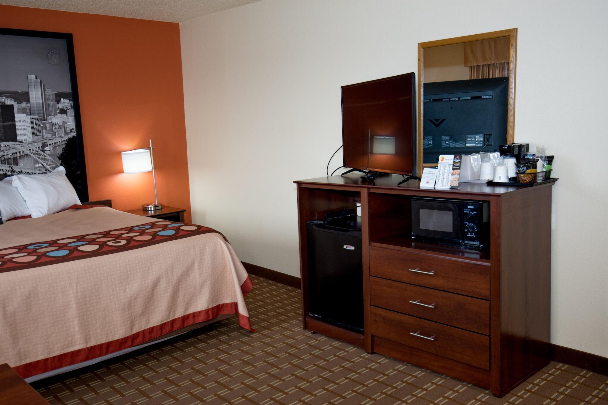 Super 8 By Wyndham Altoona Exterior foto