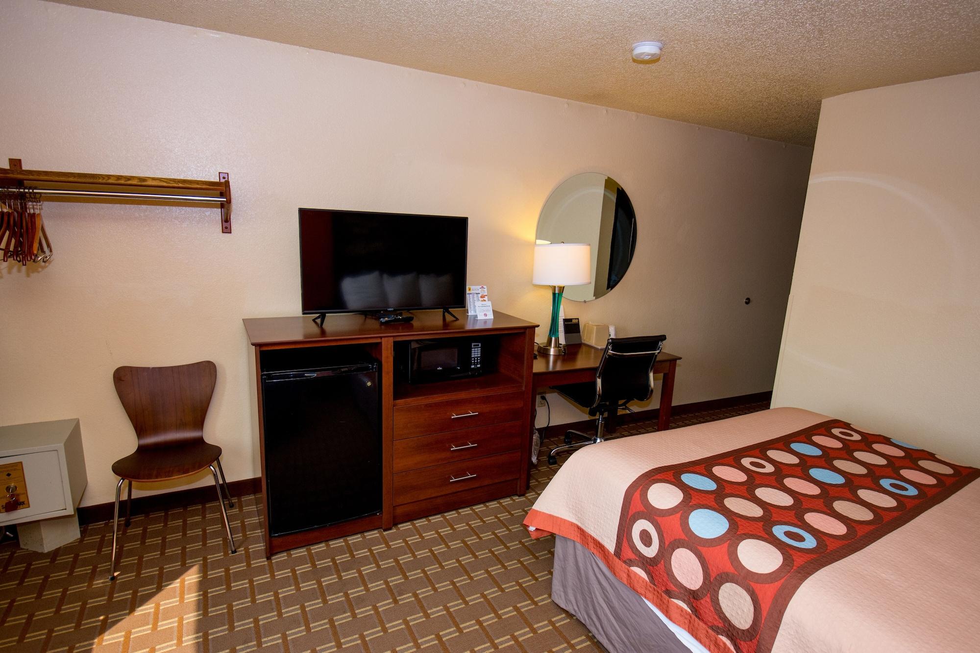 Super 8 By Wyndham Altoona Exterior foto