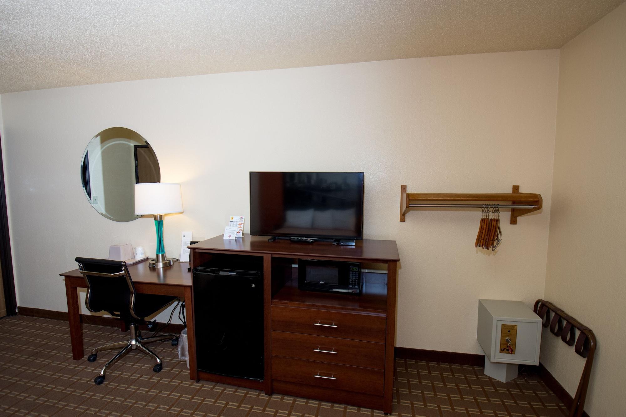 Super 8 By Wyndham Altoona Exterior foto