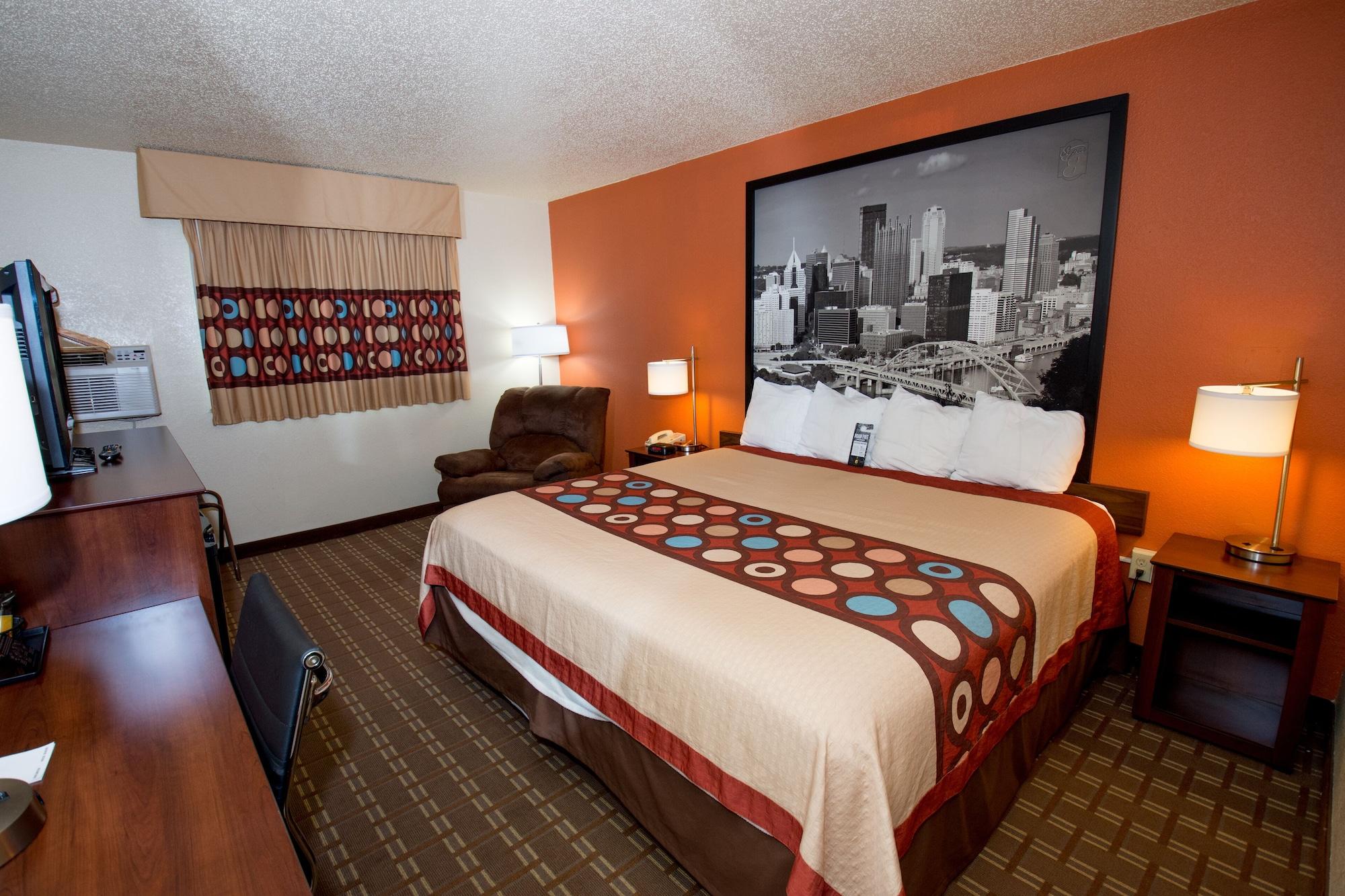 Super 8 By Wyndham Altoona Exterior foto