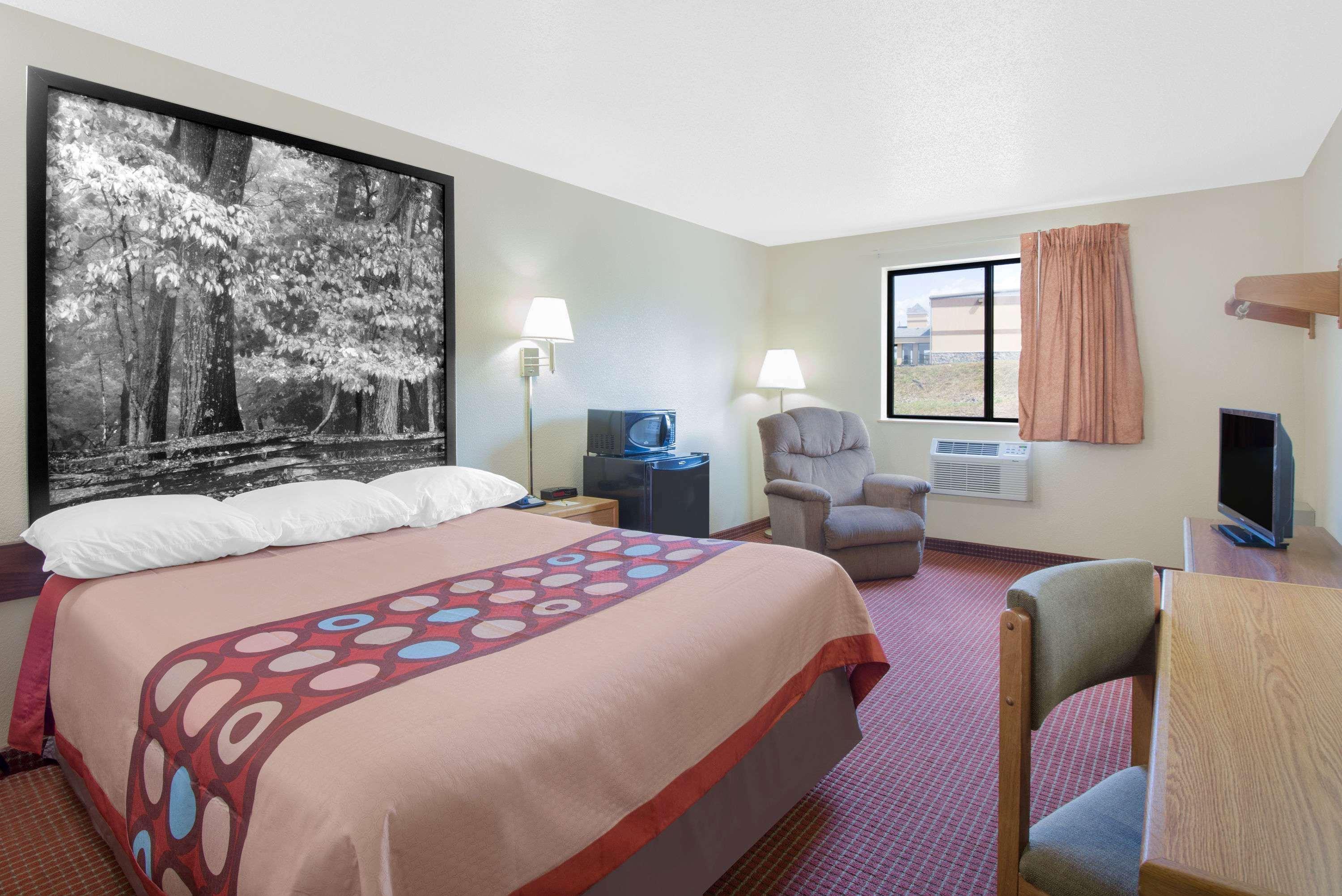 Super 8 By Wyndham Altoona Exterior foto