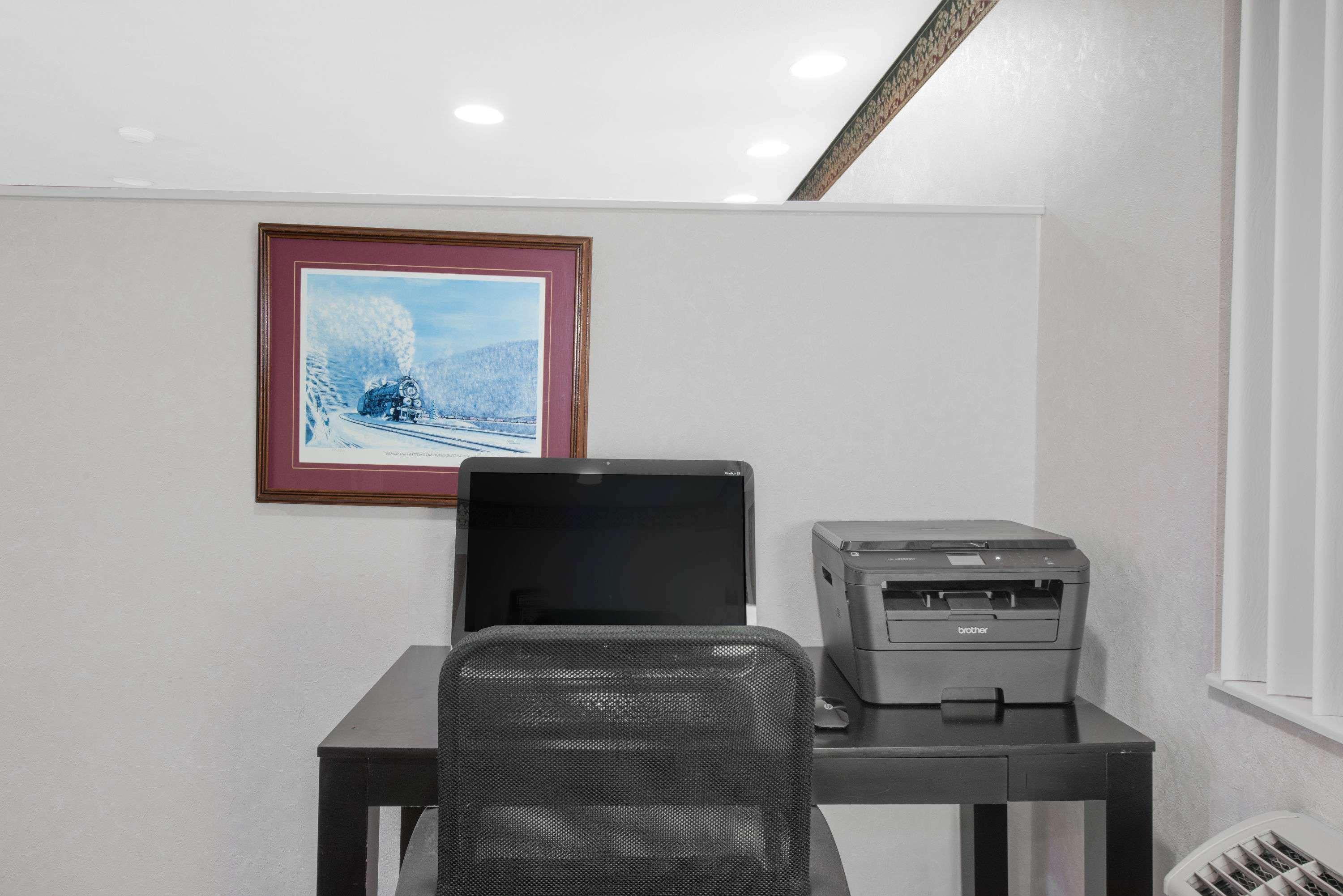 Super 8 By Wyndham Altoona Exterior foto