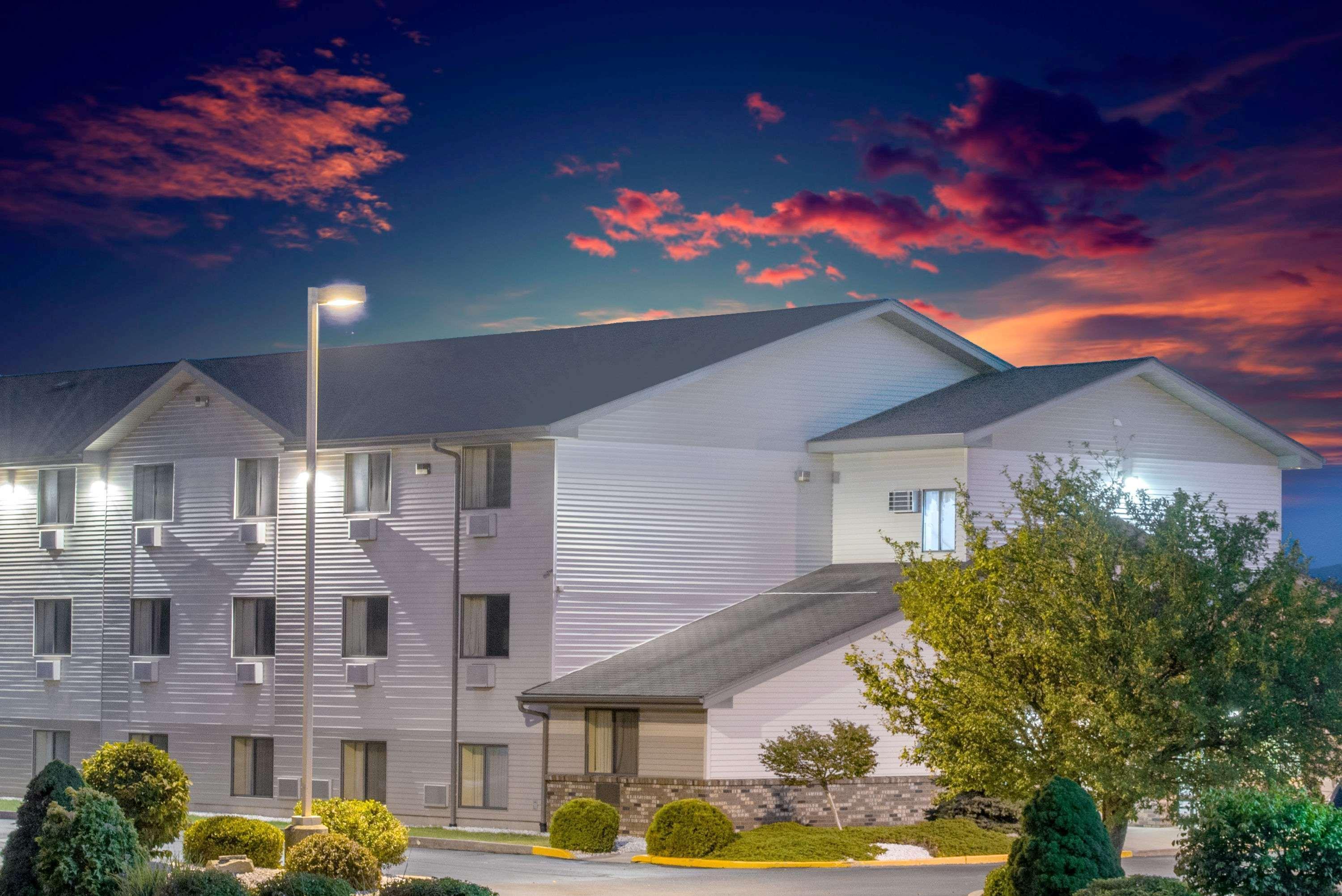 Super 8 By Wyndham Altoona Exterior foto