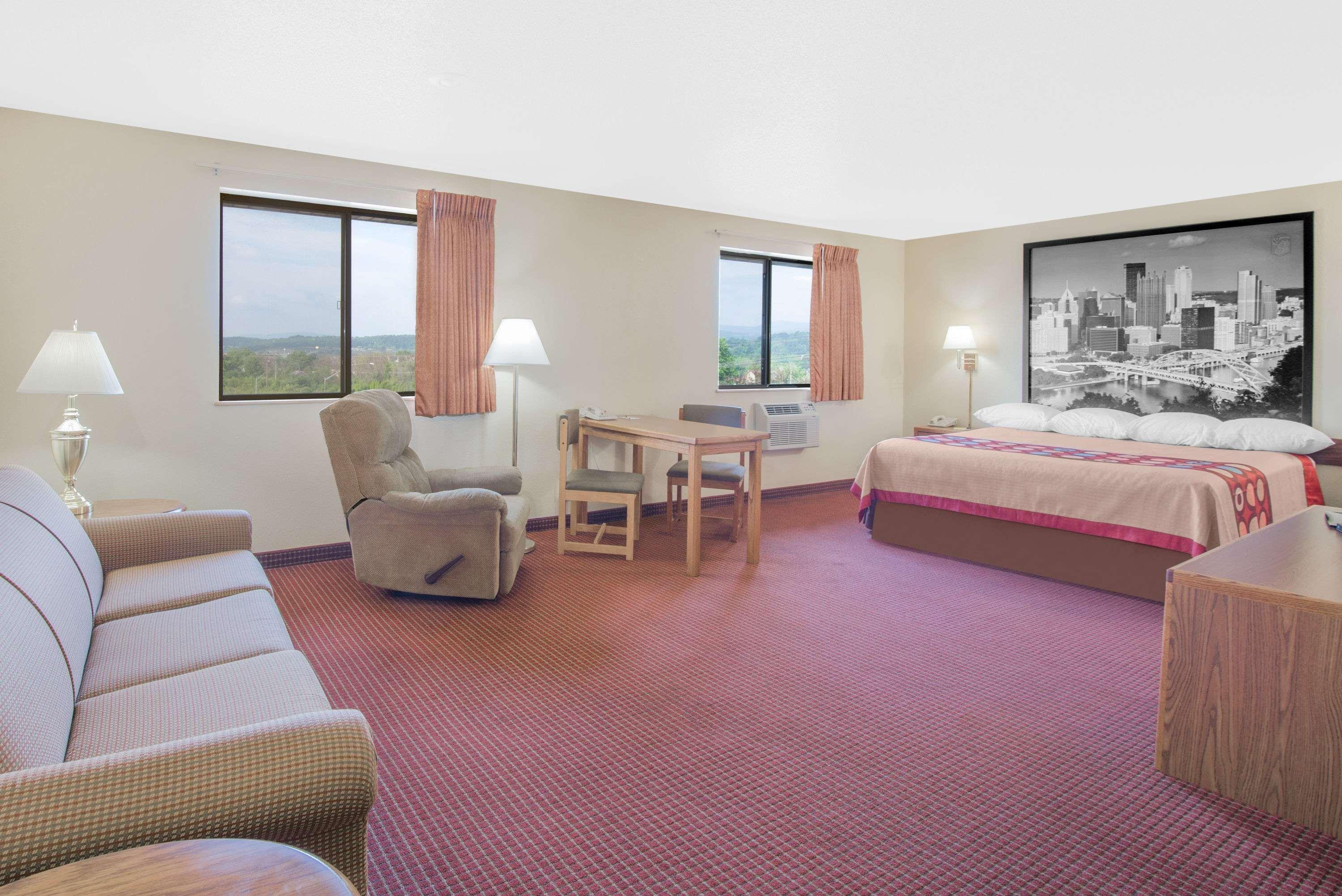 Super 8 By Wyndham Altoona Exterior foto